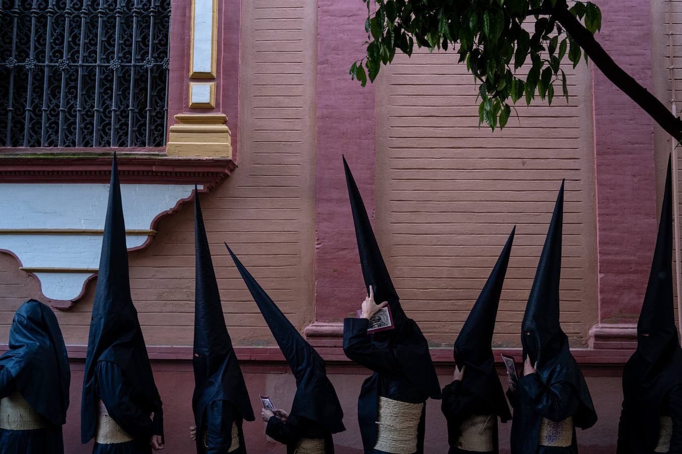 Momentos más emotivos de la procesión de  Las Penas, este Lunes Santo