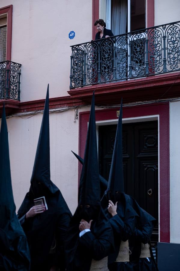 Momentos más emotivos de la procesión de  Las Penas, este Lunes Santo