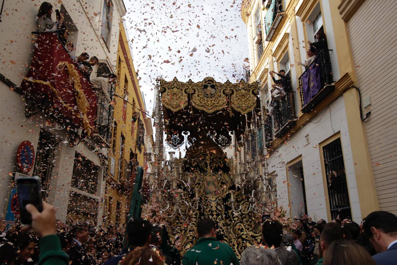 La Redención realiza su estación de penitencia a la Catedral de Sevilla este Lunes Santo 