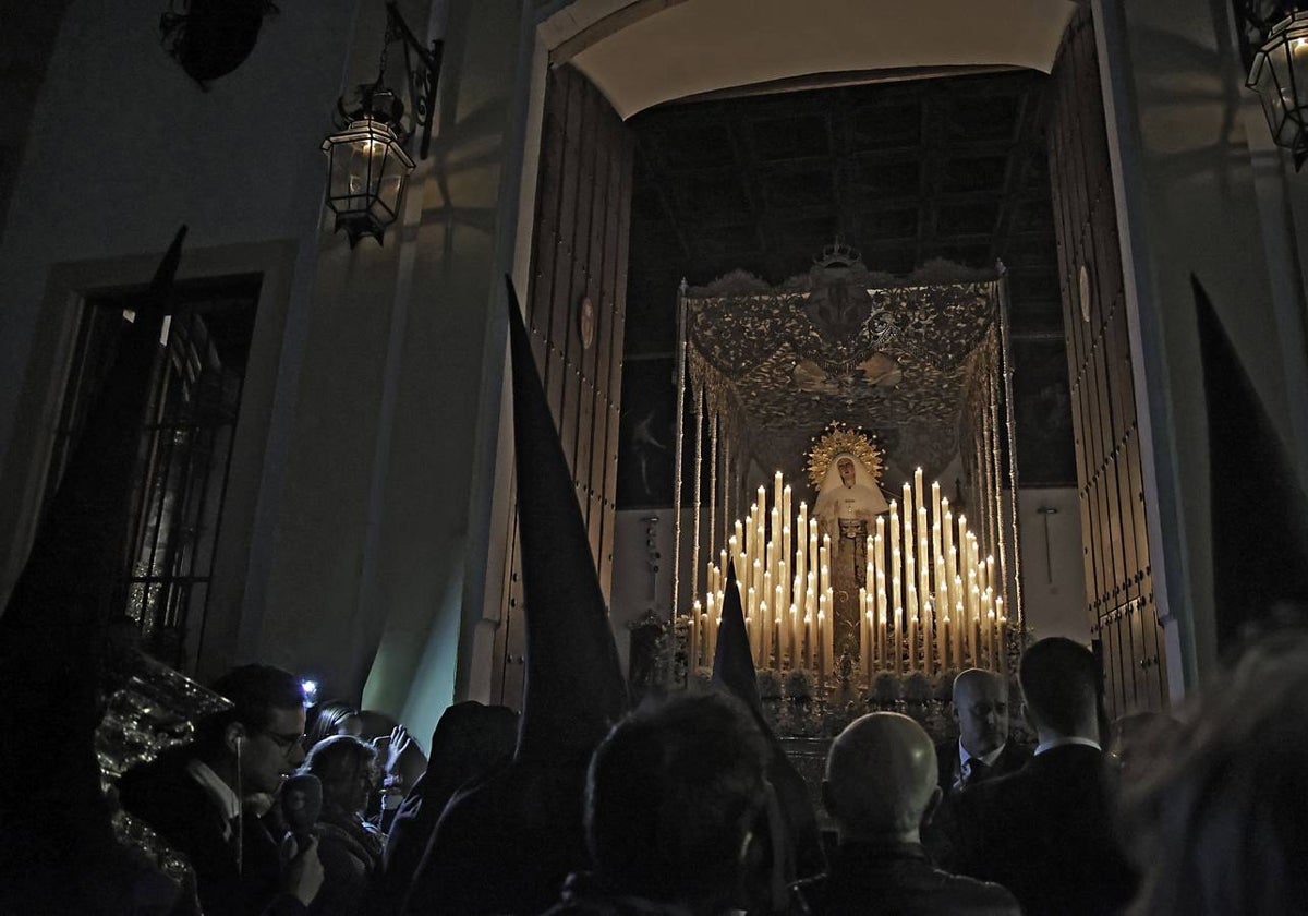 La noche del Lunes Santo se vivió gran emoción con la salida del Museo