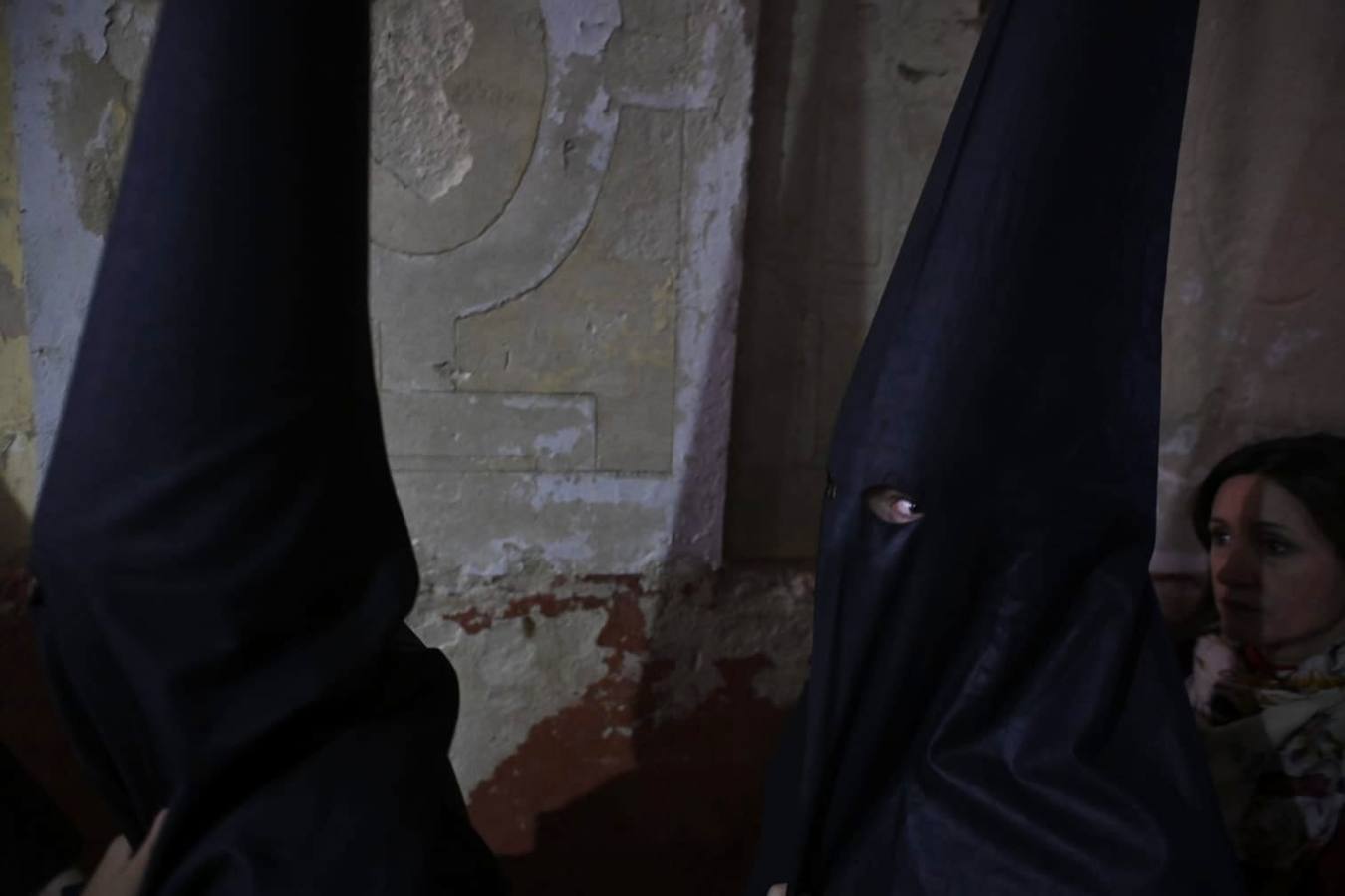 Decepción a las puertas de la parroquia de Santa Cruz, cuya hermandad no realizó estación de penitencia