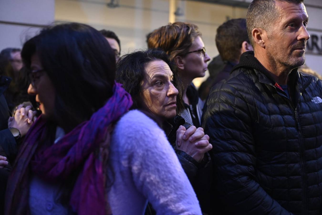 Decepción a las puertas de la parroquia de Santa Cruz, cuya hermandad no realizó estación de penitencia