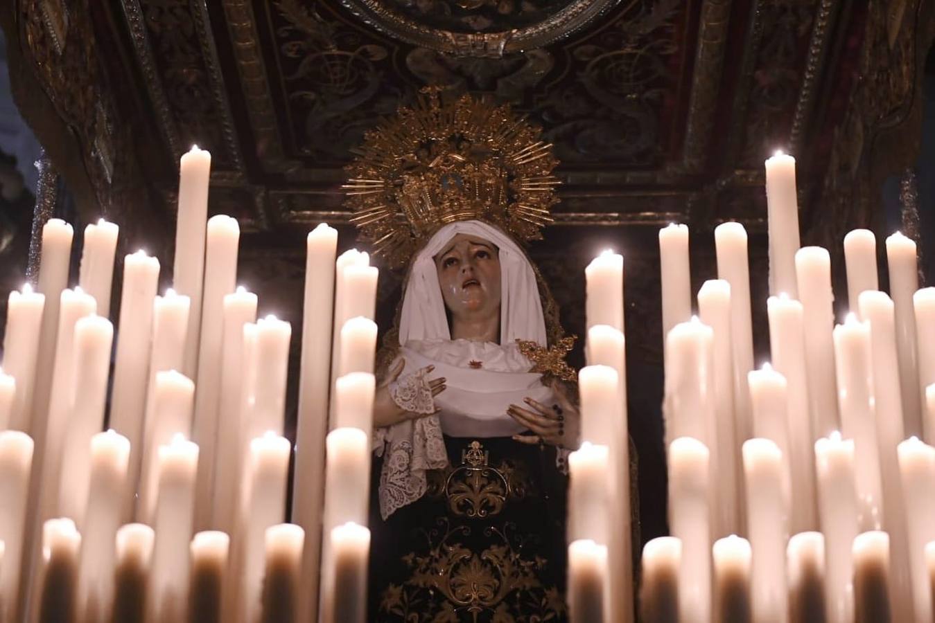 Decepción a las puertas de la parroquia de Santa Cruz, cuya hermandad no realizó estación de penitencia