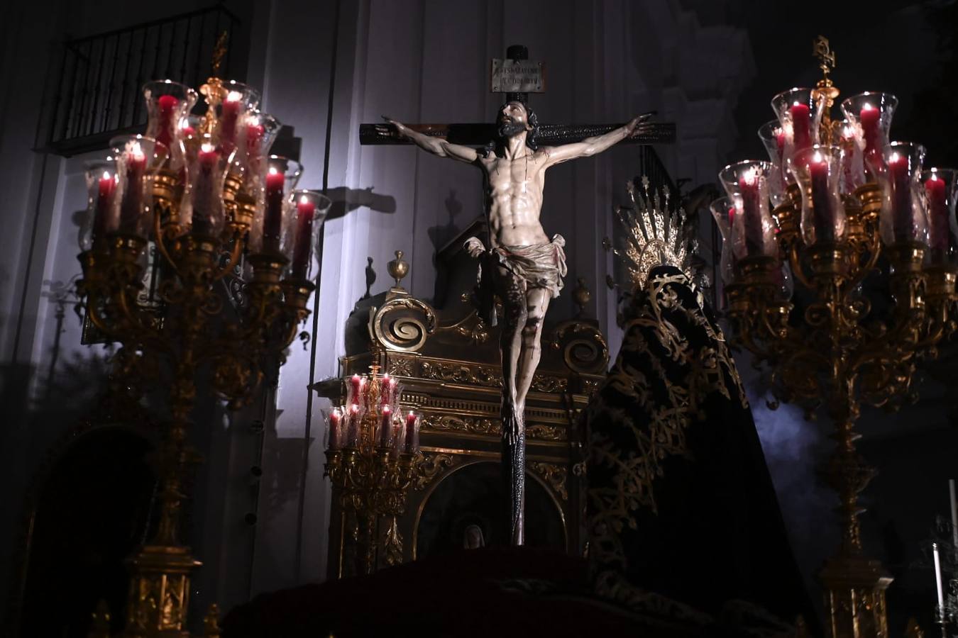 Decepción a las puertas de la parroquia de Santa Cruz, cuya hermandad no realizó estación de penitencia