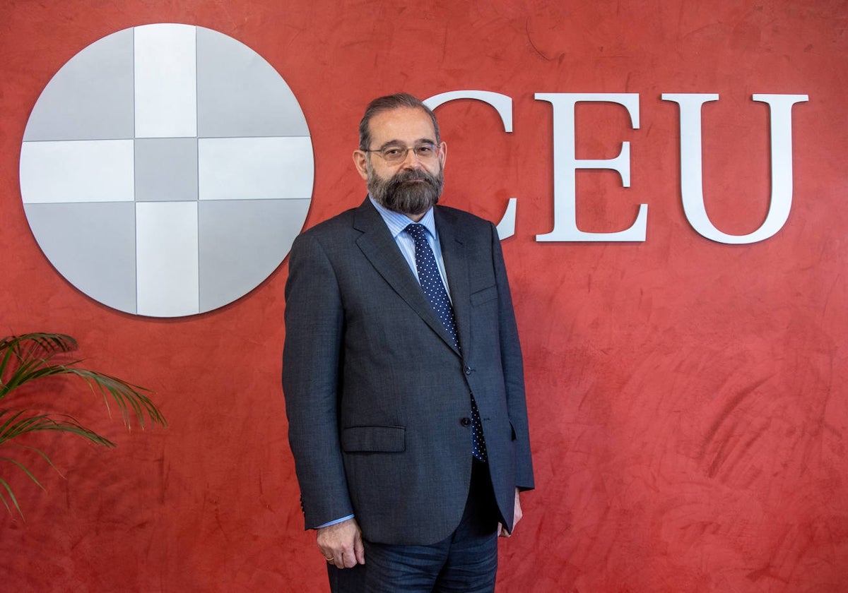 Alfonso Bullón en el centro de CEU en la localidad sevillana de Bormujos