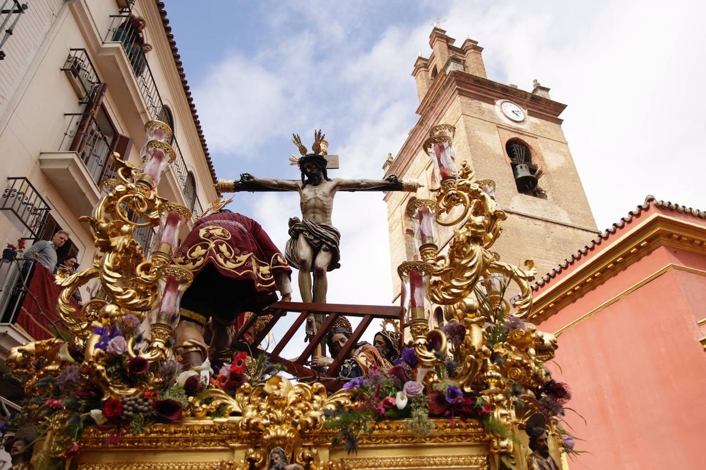 El Buen Fin desafía a la lluvia y procesiona este Miércoles Santo