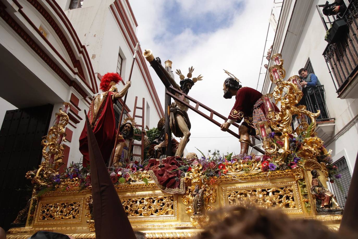 El Buen Fin desafía a la lluvia y procesiona este Miércoles Santo