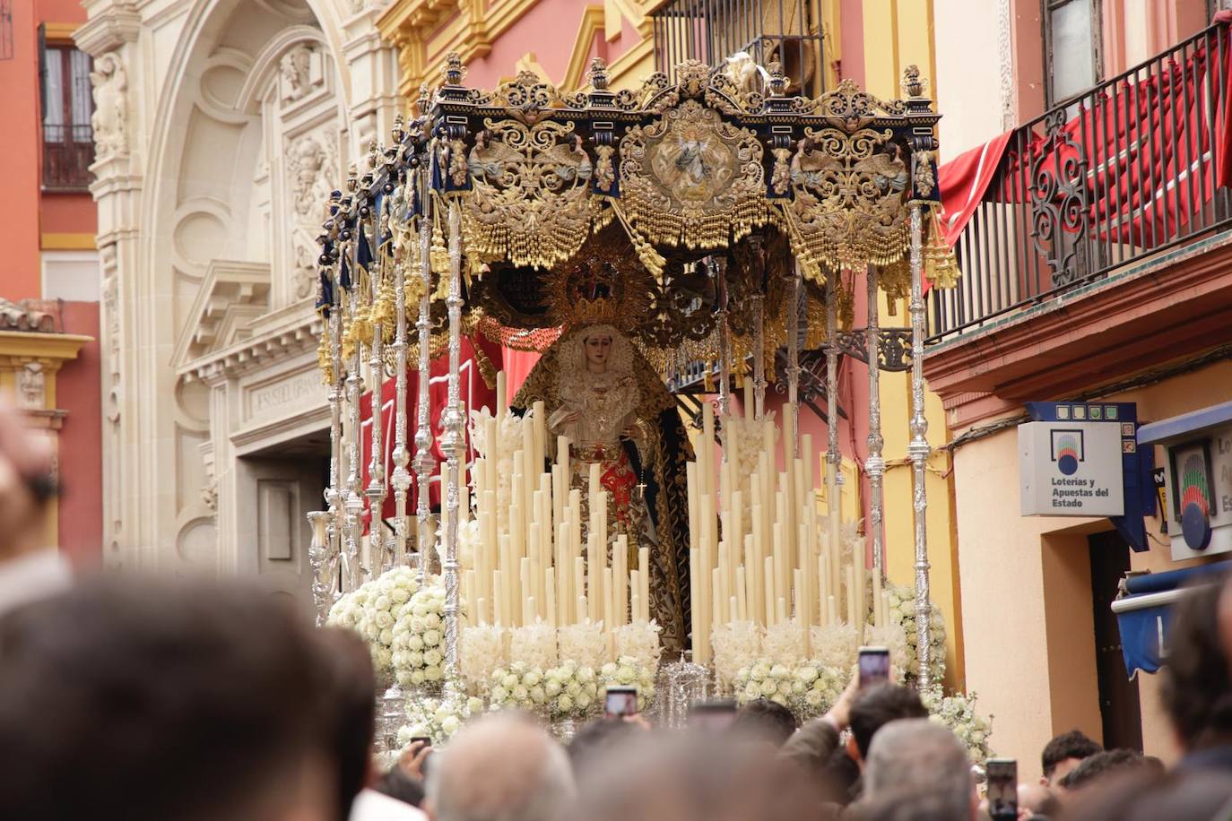 El Buen Fin desafía a la lluvia y procesiona este Miércoles Santo