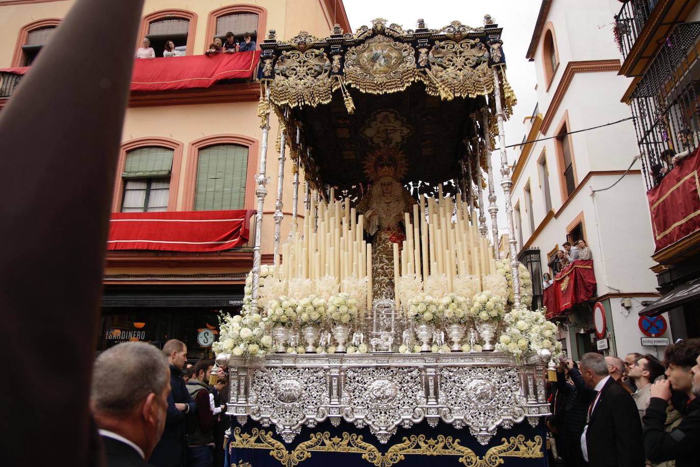 El Buen Fin desafía a la lluvia y procesiona este Miércoles Santo