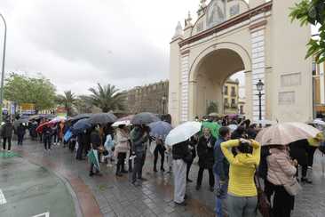 Los horarios para visitar las iglesias de las hermandades que no realizan estación de penitencia este Jueves Santo en Sevilla