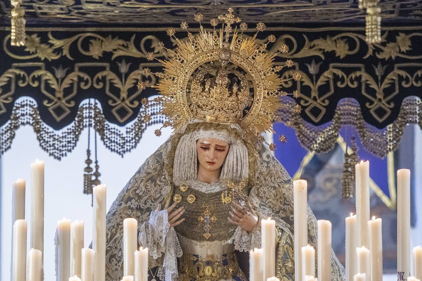 Los fieles tuvieron que contentarse con ver a las imágenes en el templo al no realizar estación de penitencia