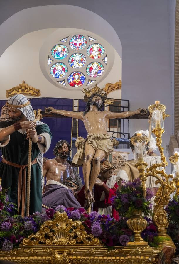 Los fieles tuvieron que contentarse con ver a las imágenes en el templo al no realizar estación de penitencia