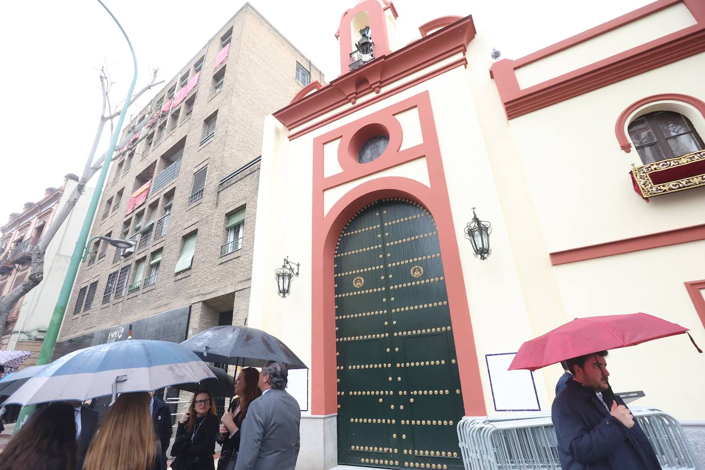 Las precipitaciones impiden que la hermandad de los Negritos salga en procesión por Sevilla este Jueves Santo