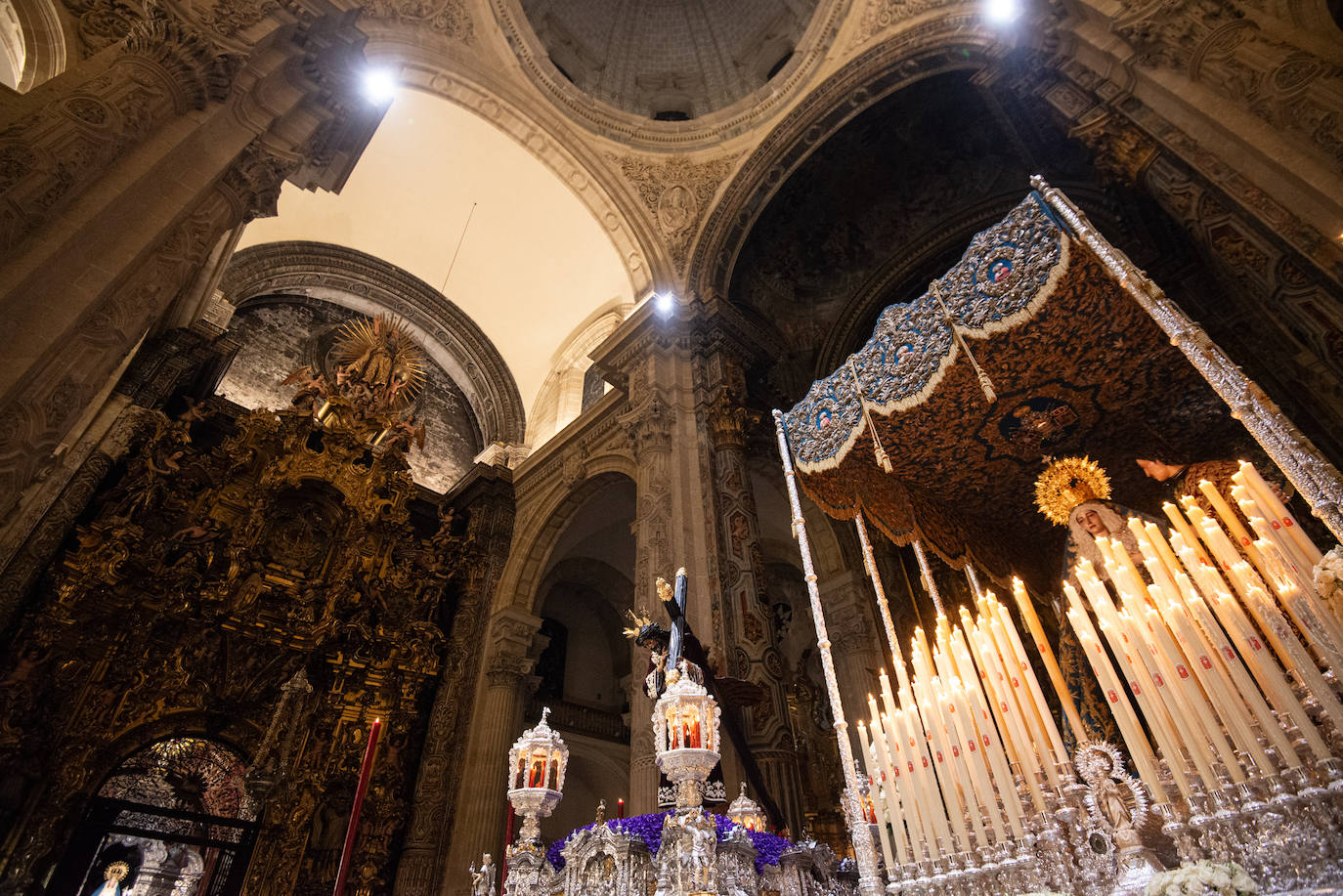 Nuestro Padre Jesús de la Pasión y la Virgen de la Merced permanecen en el Salvador este Jueves Santo debido a la lluvia