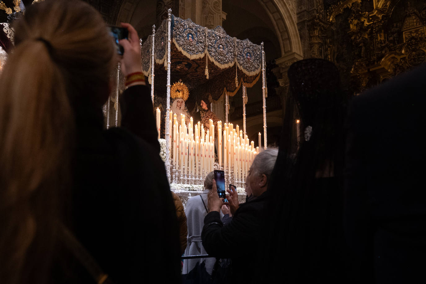 Nuestro Padre Jesús de la Pasión y la Virgen de la Merced permanecen en el Salvador este Jueves Santo debido a la lluvia