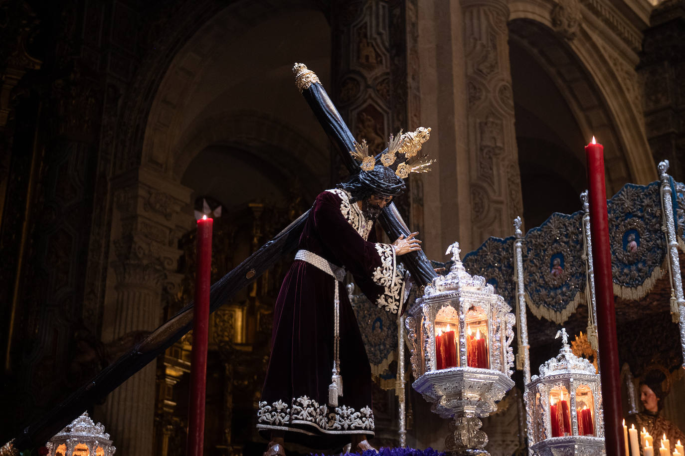 Nuestro Padre Jesús de la Pasión y la Virgen de la Merced permanecen en el Salvador este Jueves Santo debido a la lluvia