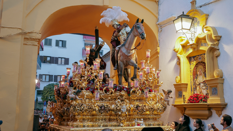 Hermandades y procesiones de la Madrugada en Sevilla