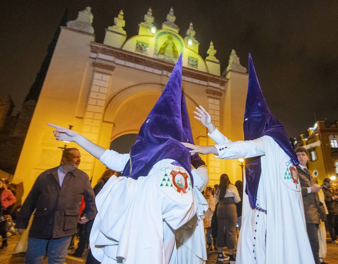 La hermandad de la Macarena no pudo procesionar por las calles de Sevilla en la Madrugada 2024 por las malas previsiones meteorológicas