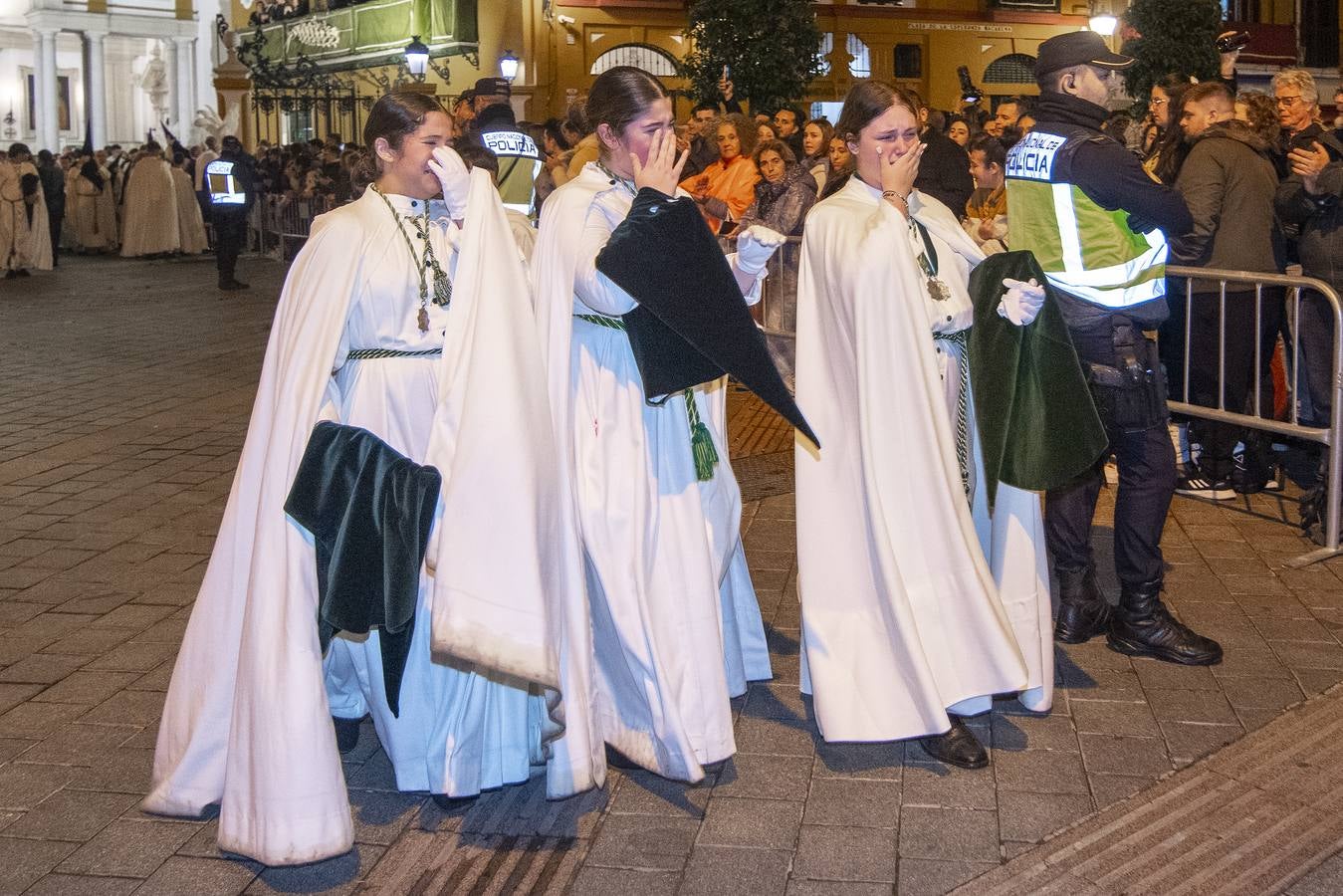 La hermandad de la Macarena no pudo procesionar por las calles de Sevilla en la Madrugada 2024 por las malas previsiones meteorológicas