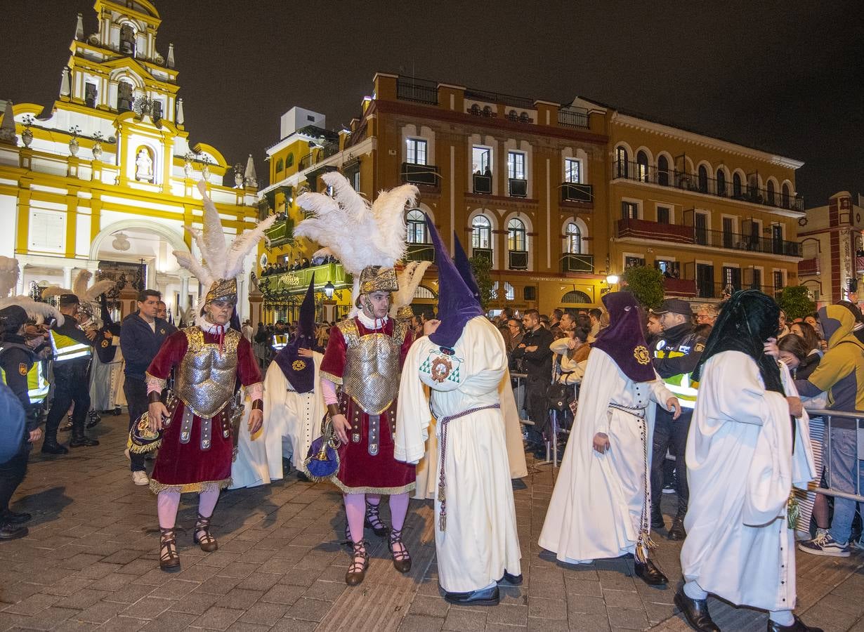 La hermandad de la Macarena no pudo procesionar por las calles de Sevilla en la Madrugada 2024 por las malas previsiones meteorológicas