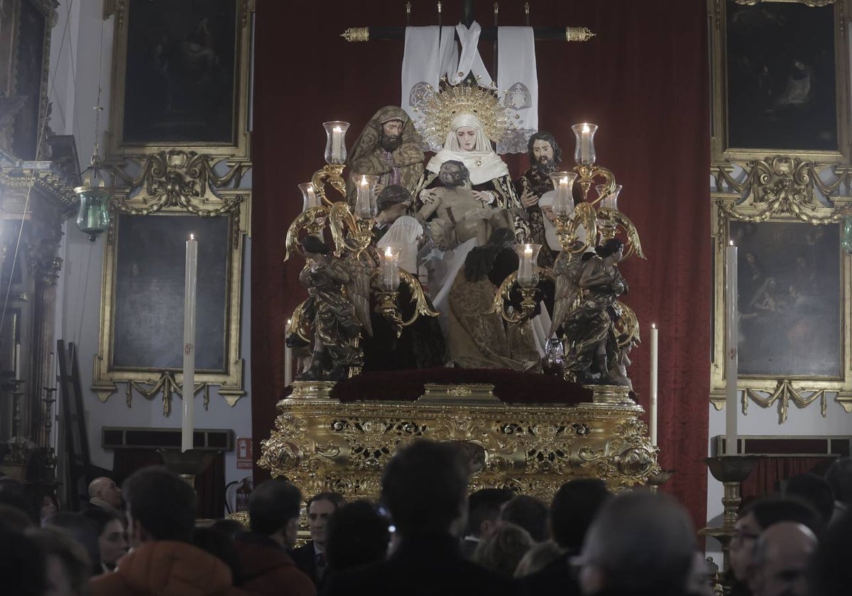 Otra de las hermandades del Viernes Santo que no pudo realizar su estación de penitencia fue la Sagrada Mortaja