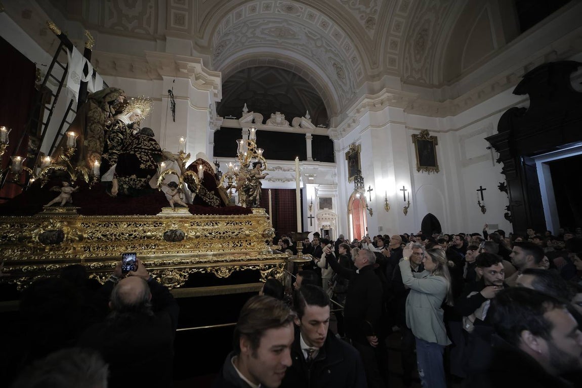 Otra de las hermandades del Viernes Santo que no pudo realizar su estación de penitencia fue la Sagrada Mortaja