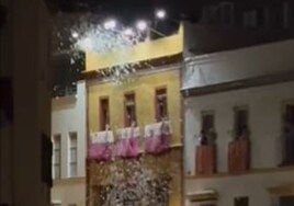 La polémica 'petalada' en la calle Pureza que generó debate en la Madrugada de Sevilla