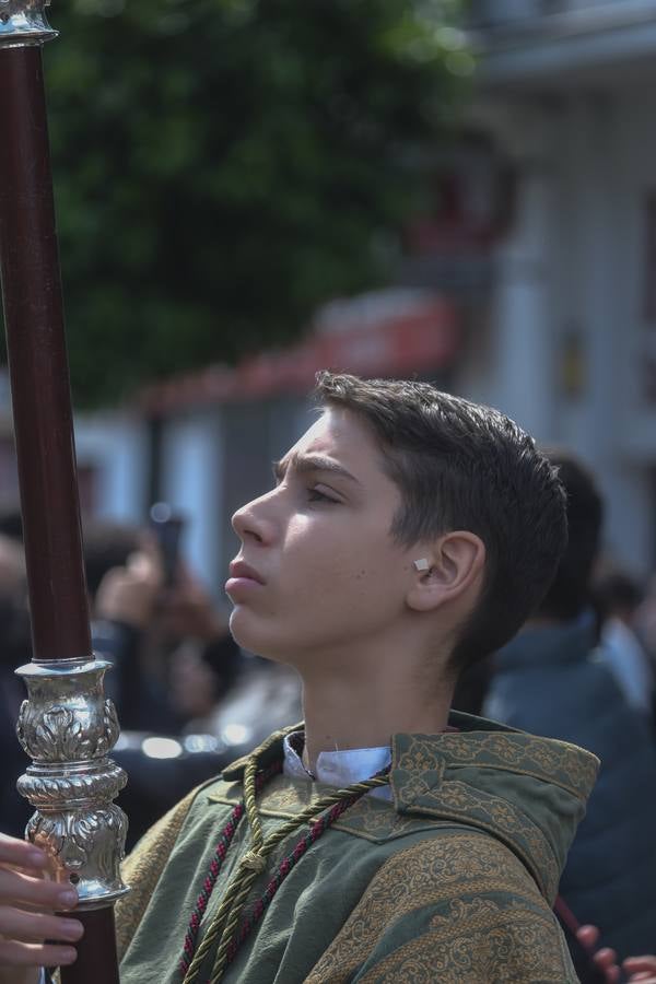 La hermandad del Sol ha sido la primera en salir el Sábado Santo