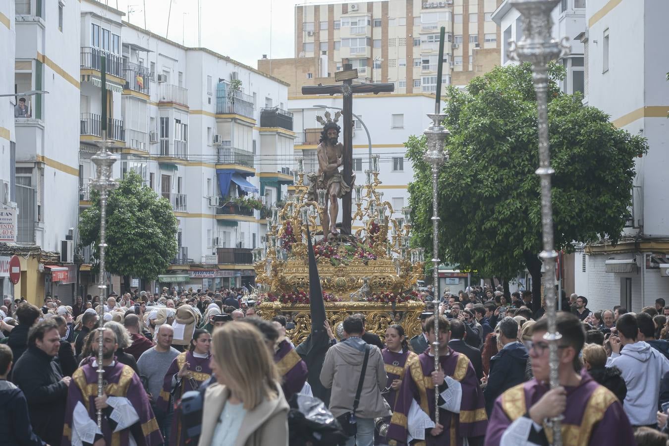 La hermandad del Sol ha sido la primera en salir el Sábado Santo