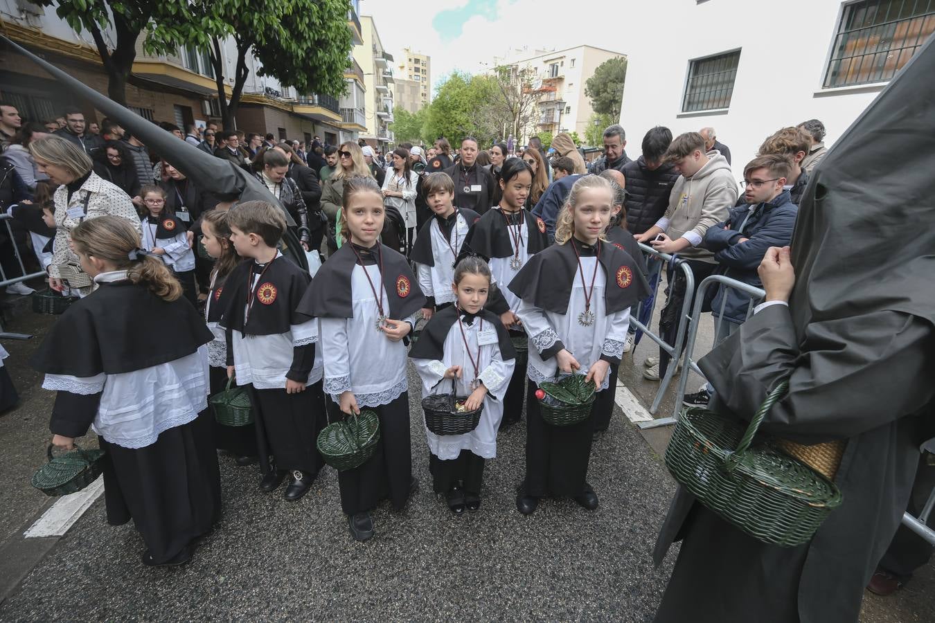 La hermandad del Sol ha sido la primera en salir el Sábado Santo