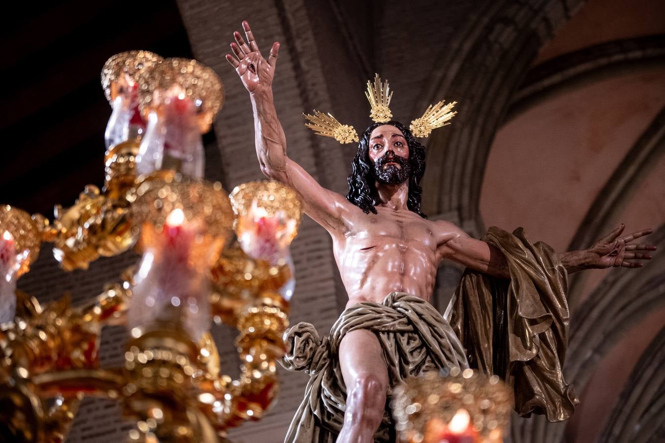 Los hermanos pudieron rezar en la iglesia de Santa Marina y culminar así una Semana Santa que será recordada por la lluvia