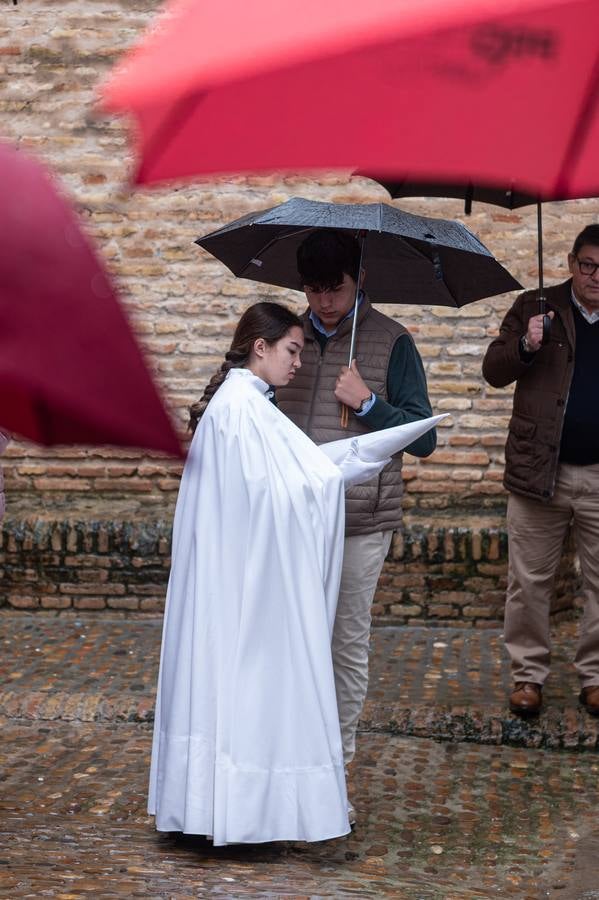 Los hermanos pudieron rezar en la iglesia de Santa Marina y culminar así una Semana Santa que será recordada por la lluvia