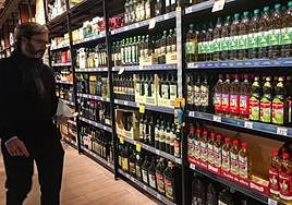 El aceite de oliva hace su bajada más significativa en el último mes en Andalucía: su precio actual