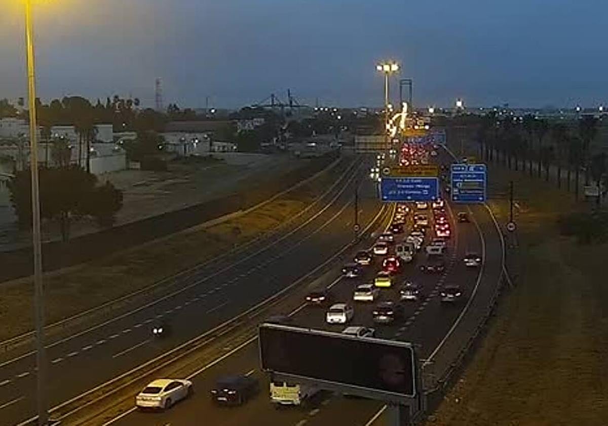 Las retenciones han alcanzado los seis kilómetros en el puente del Centenario