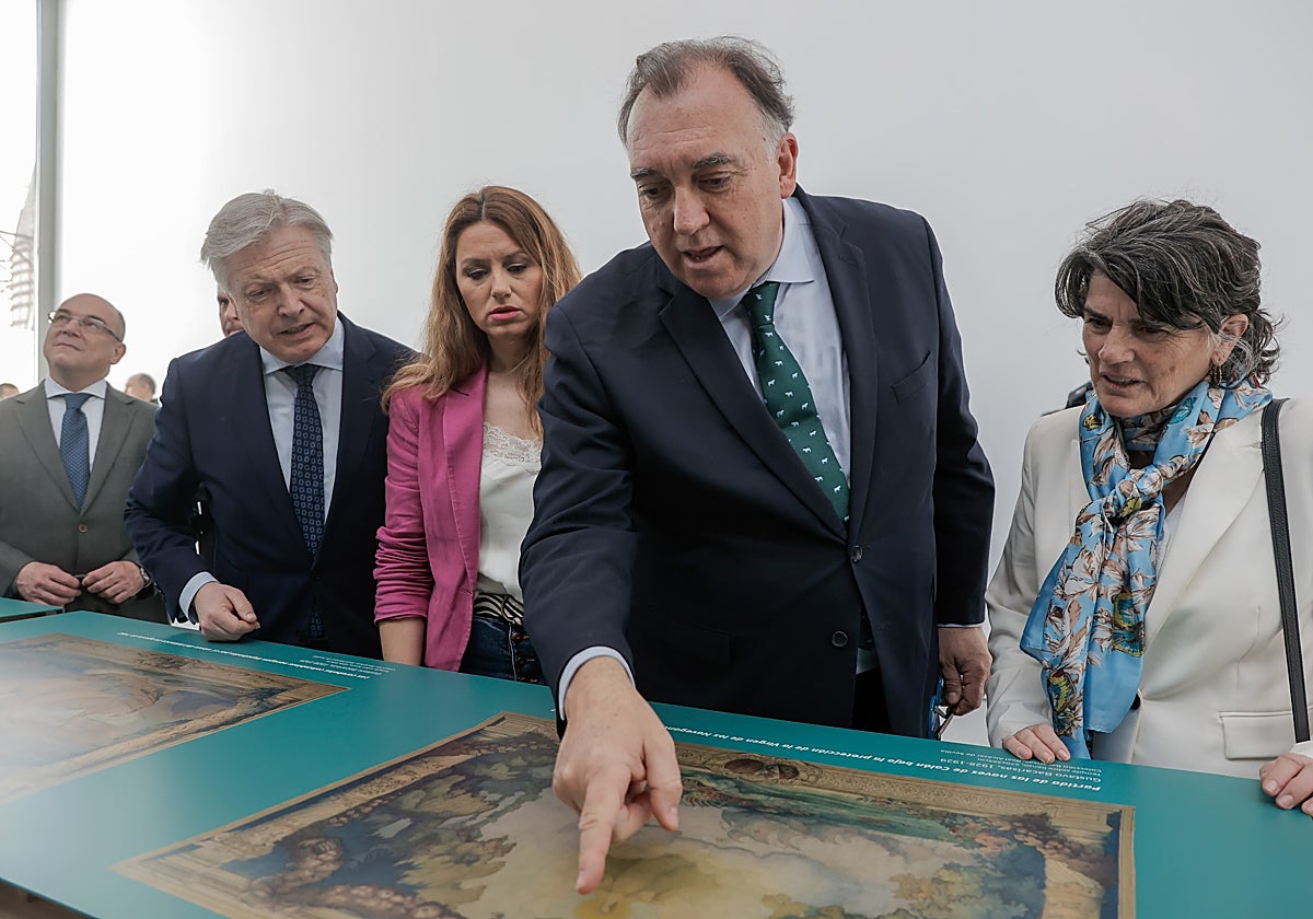Arturo Bernal, consejero de Turismo, Cultura y Deporte, en la nueva sala de exposiciones del Instituto Andaluz de Patrimonio Histórico (IAPH)