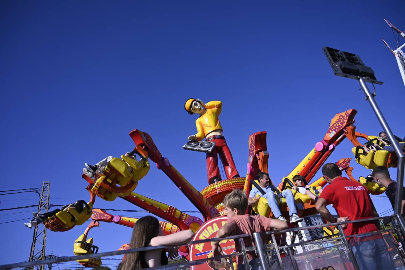 La calle del Infierno este viernes llena de público