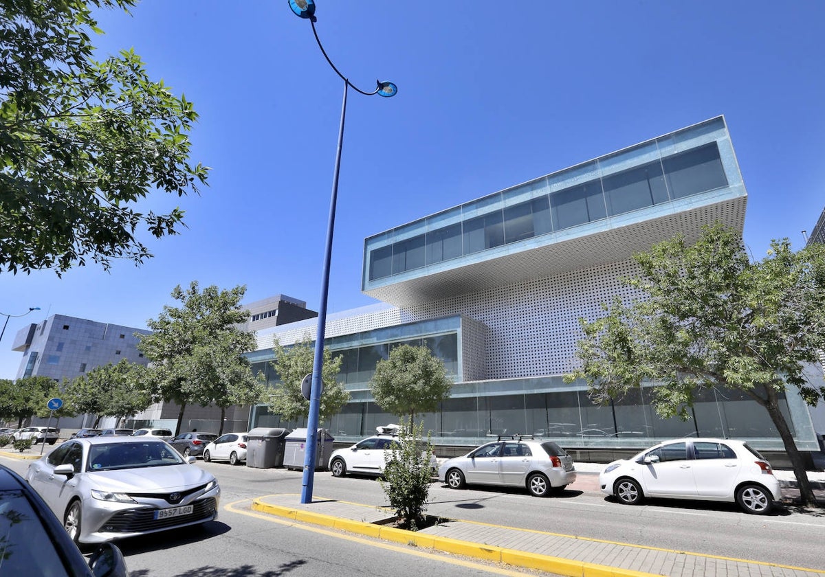 Fachada del futuro Hospital Macarena Cartuja de Sevilla, cuyo nombre es Rosalía Robles