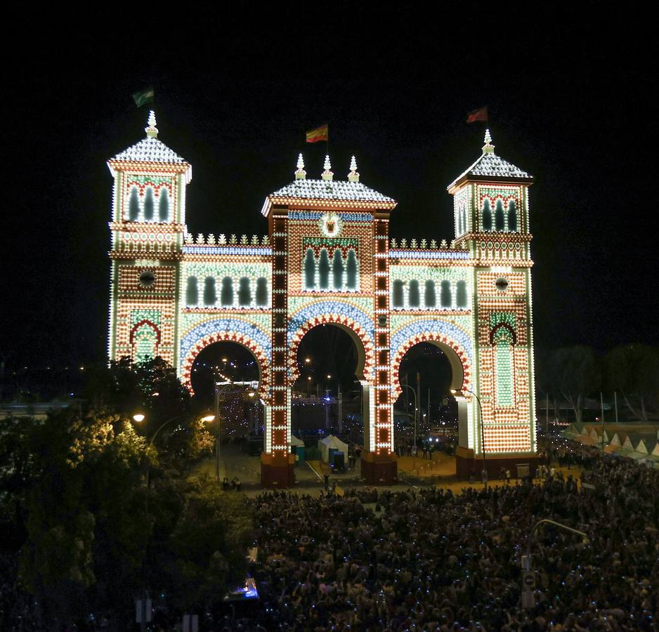 Imagen del Alumbrado este sábado del pescaíto