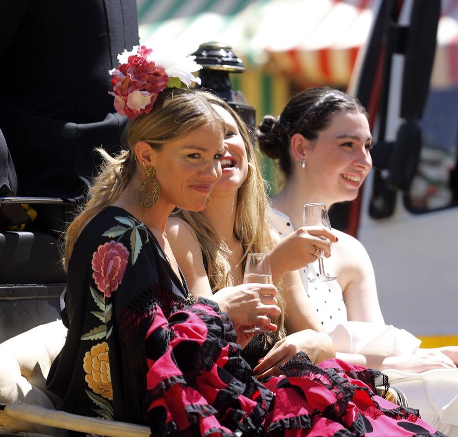 Ambiente durante el lunes en la Feria de Sevilla de 2024