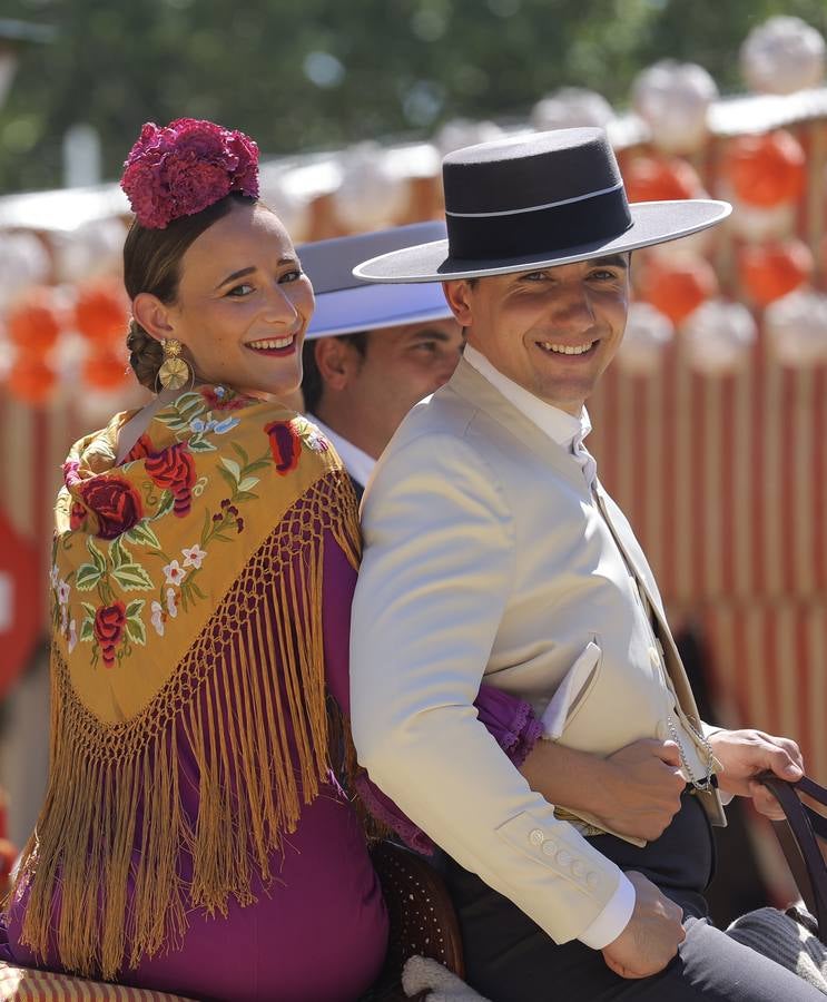 Ambiente durante el lunes en la Feria de Sevilla de 2024