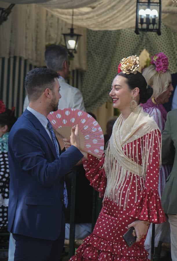 Ambiente durante el lunes en la Feria de Sevilla de 2024