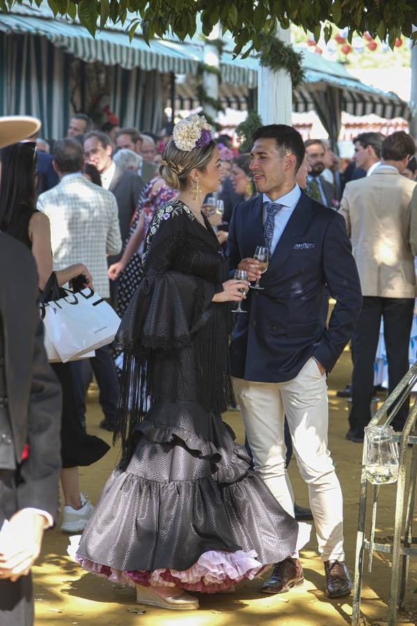 Ambiente durante el lunes en la Feria de Sevilla de 2024