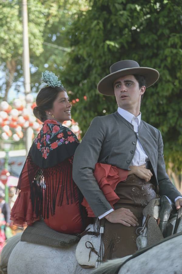 Ambiente durante el lunes en la Feria de Sevilla de 2024