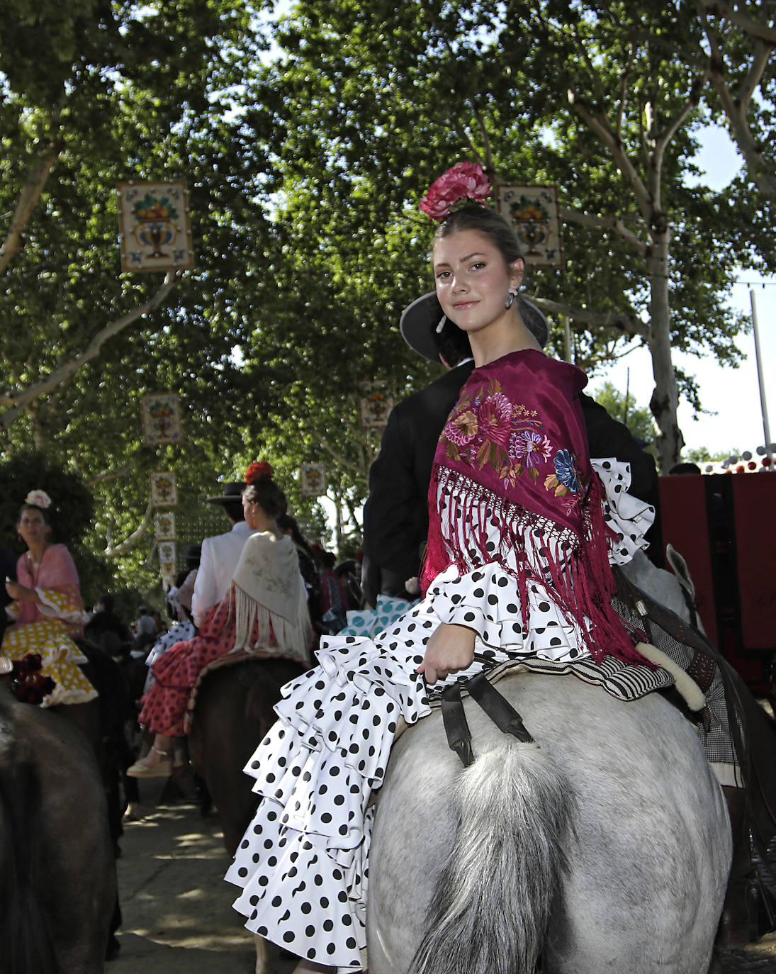 Ambiente durante el lunes en la Feria de Sevilla de 2024