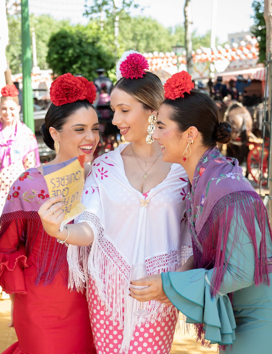 Ambiente durante el lunes en la Feria de Sevilla de 2024