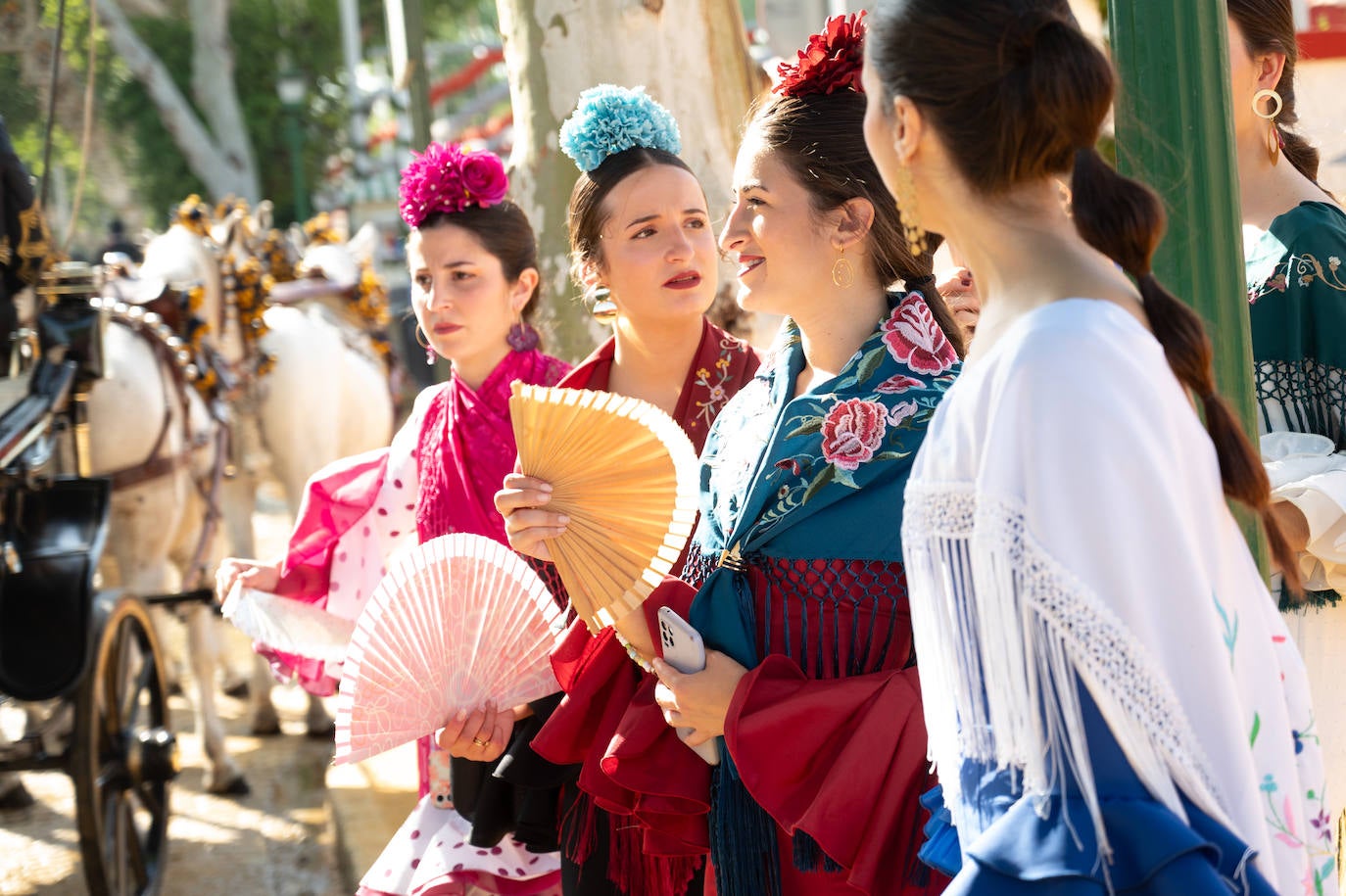 Ambiente durante el lunes en la Feria de Sevilla de 2024