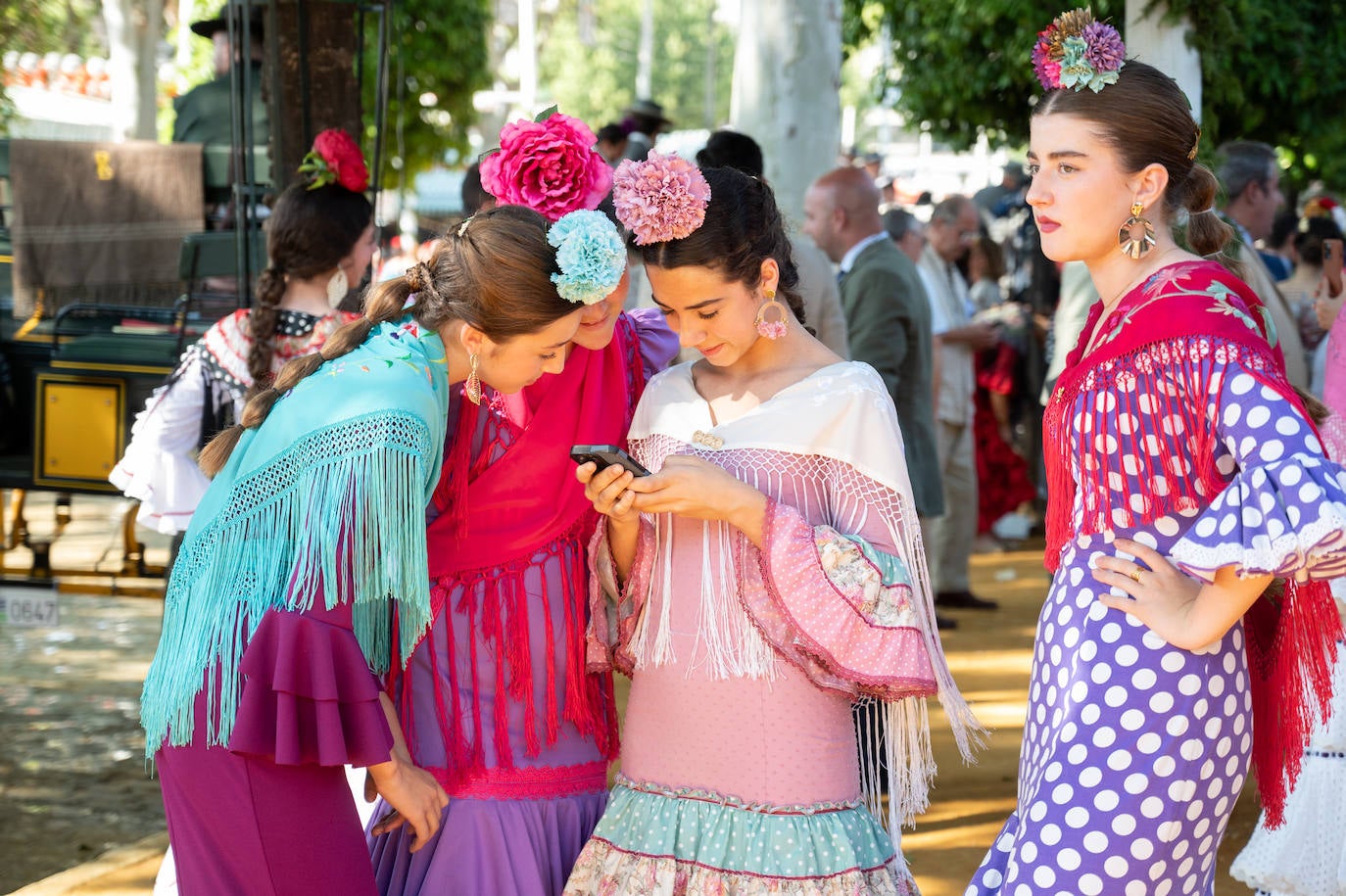 Ambiente durante el lunes en la Feria de Sevilla de 2024