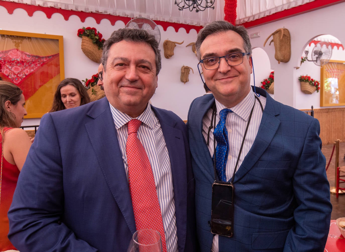 Lunes de recepciones en las casetas de la Feria de Abril de Sevilla, en  imágenes