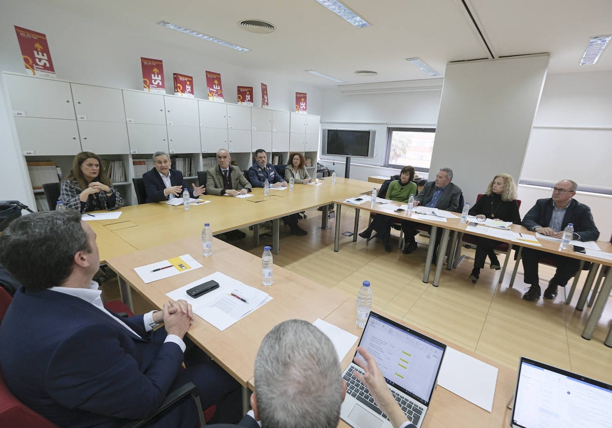 Imagen de archivo de una reunión en la sedd de la Agencia Espacial Española, con sede en Sevilla