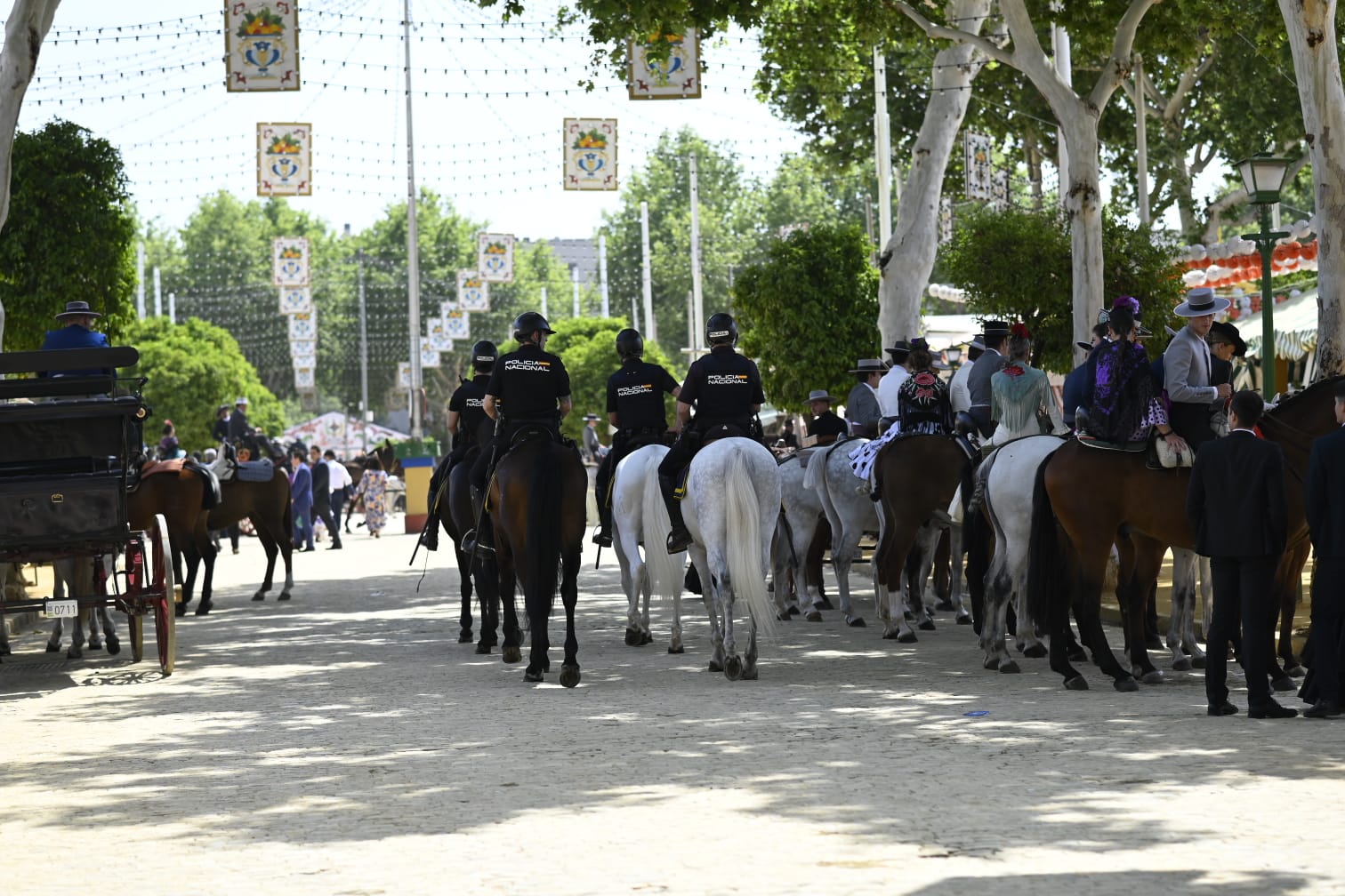 Gran ambiente en las calles del real este jueves de Feria 